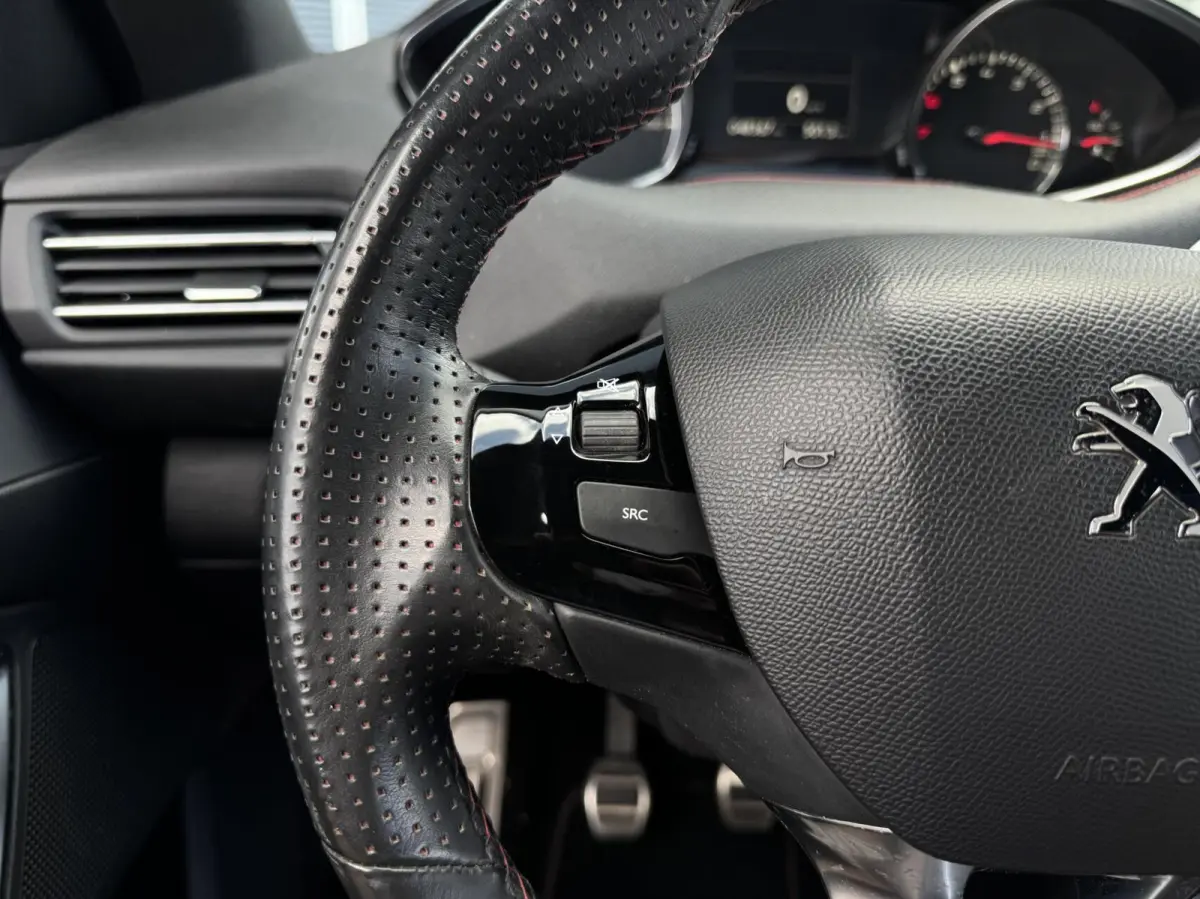 1.6 e-Turbo GT 205 | Alcantara/Leder | Navigatie | Cruise | Climate | LED | Trekhaak | Sensoren