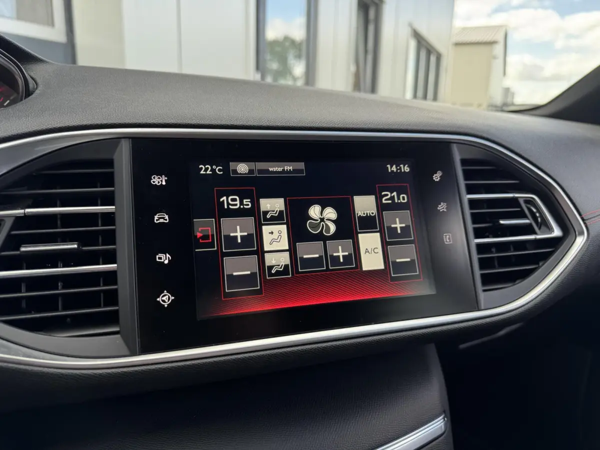 1.6 e-Turbo GT 205 | Alcantara/Leder | Navigatie | Cruise | Climate | LED | Trekhaak | Sensoren