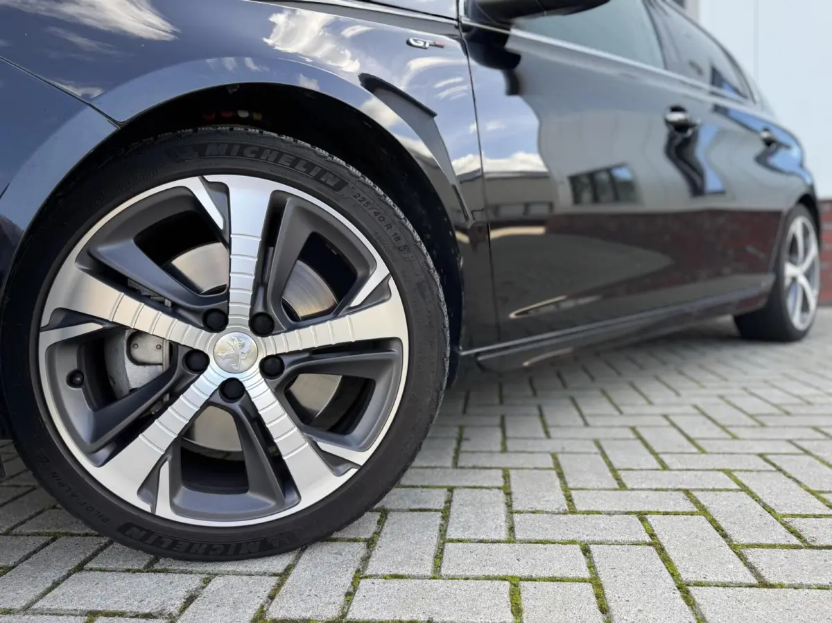 1.6 e-Turbo GT 205 | Alcantara/Leder | Navigatie | Cruise | Climate | LED | Trekhaak | Sensoren