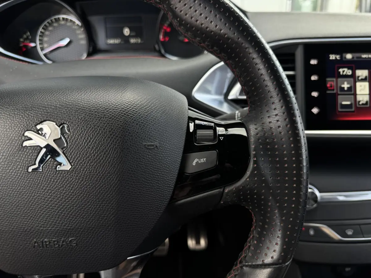 1.6 e-Turbo GT 205 | Alcantara/Leder | Navigatie | Cruise | Climate | LED | Trekhaak | Sensoren