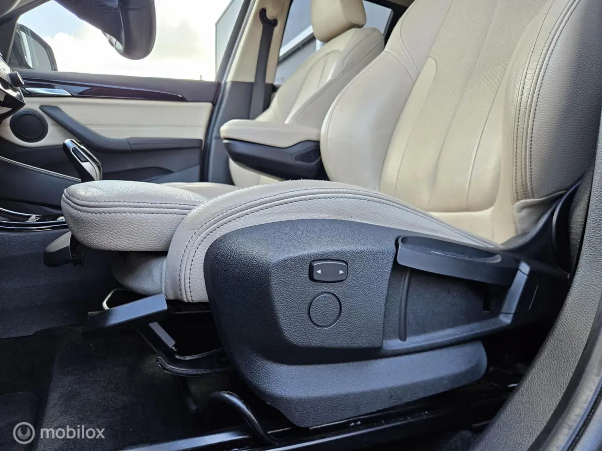 sDrive18i High Executive Automaat HUD | Camera | LED