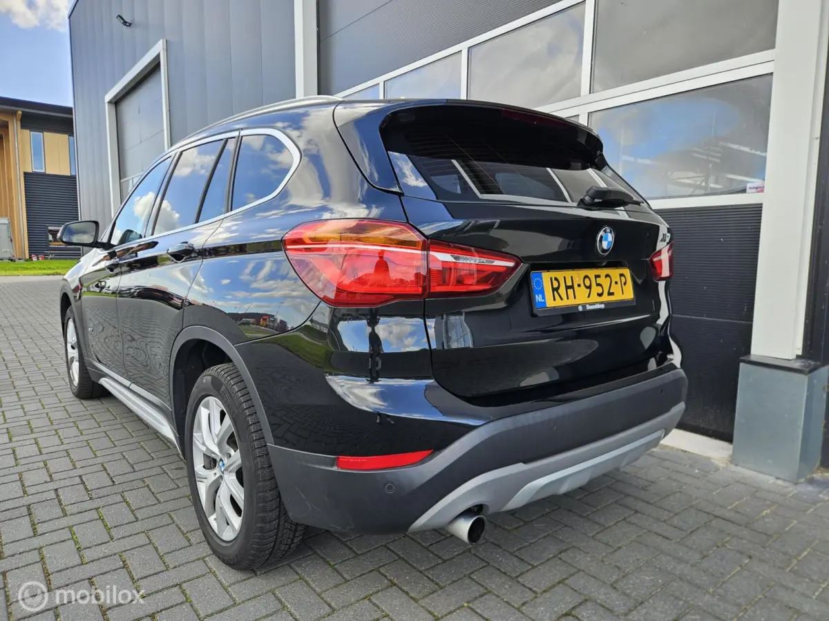 sDrive18i High Executive Automaat HUD | Camera | LED