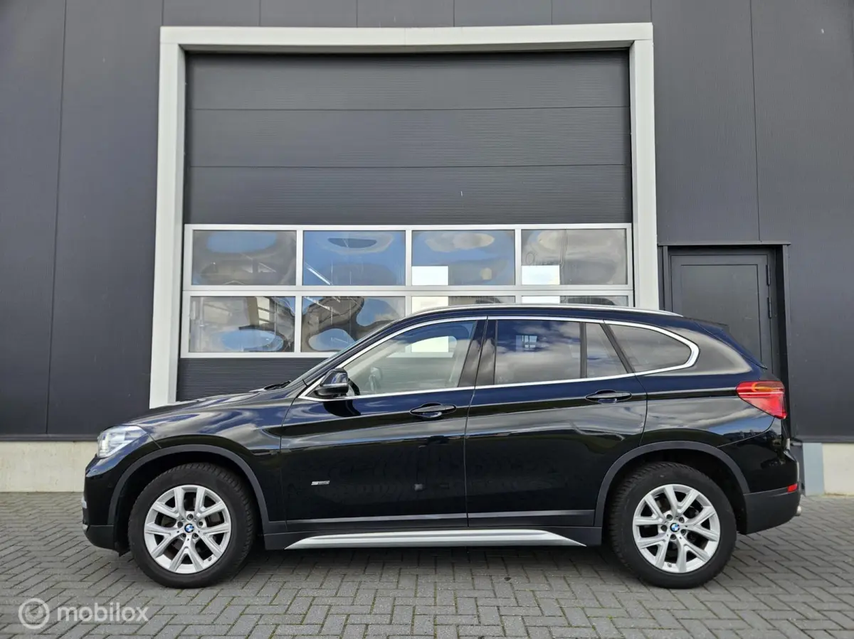sDrive18i High Executive Automaat HUD | Camera | LED