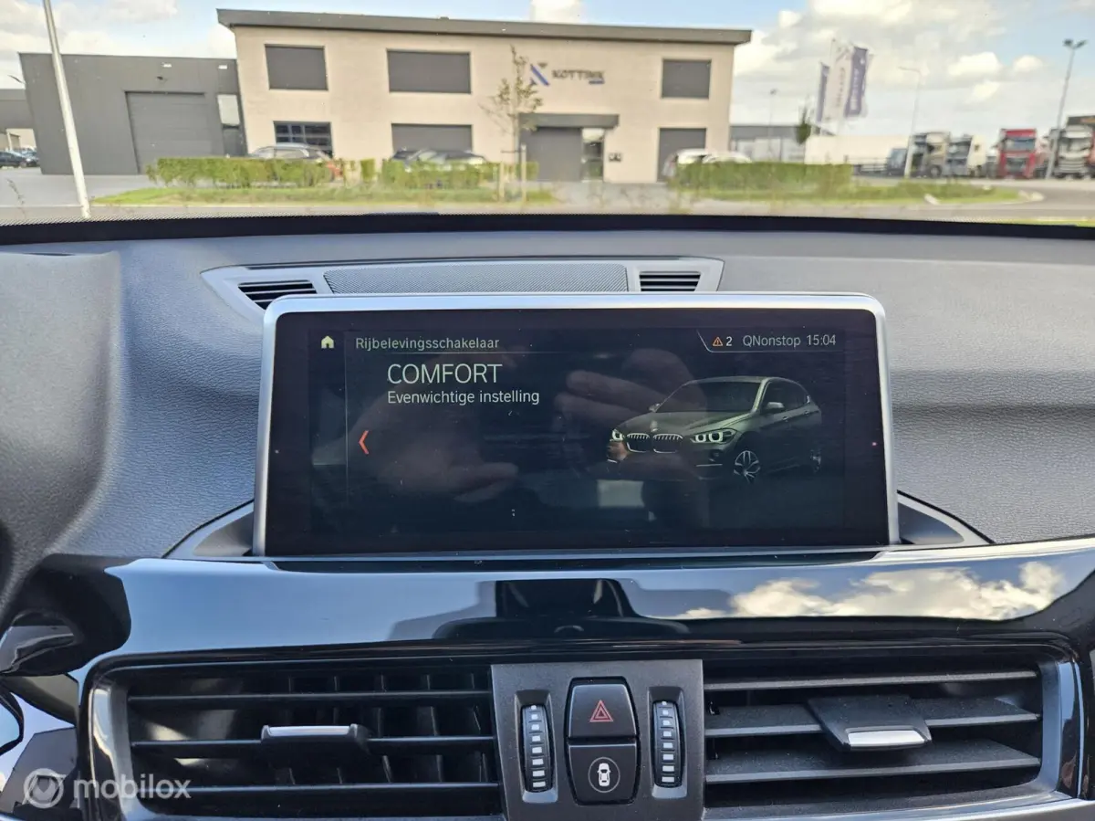 sDrive18i High Executive Automaat HUD | Camera | LED