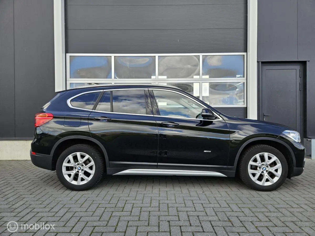 sDrive18i High Executive Automaat HUD | Camera | LED