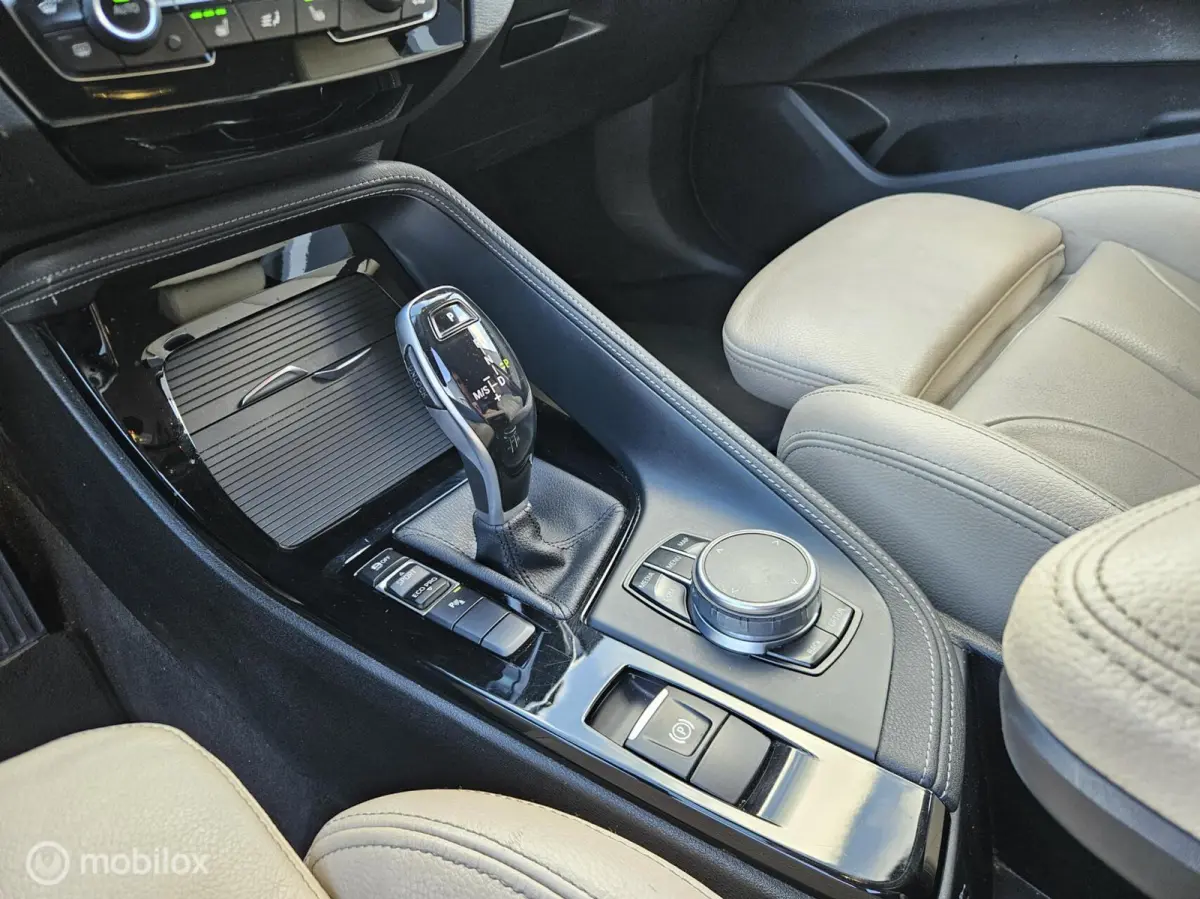 sDrive18i High Executive Automaat HUD | Camera | LED