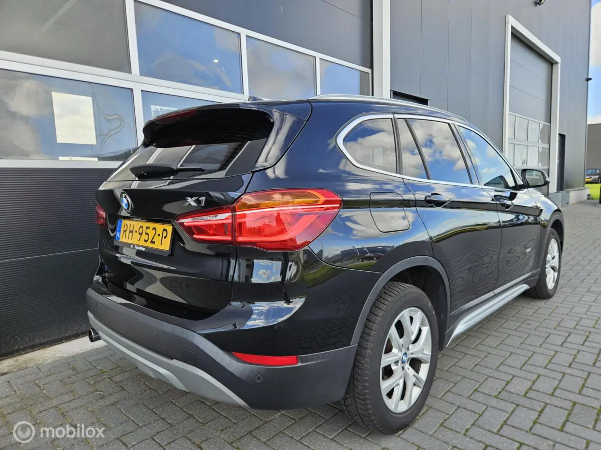 sDrive18i High Executive Automaat HUD | Camera | LED