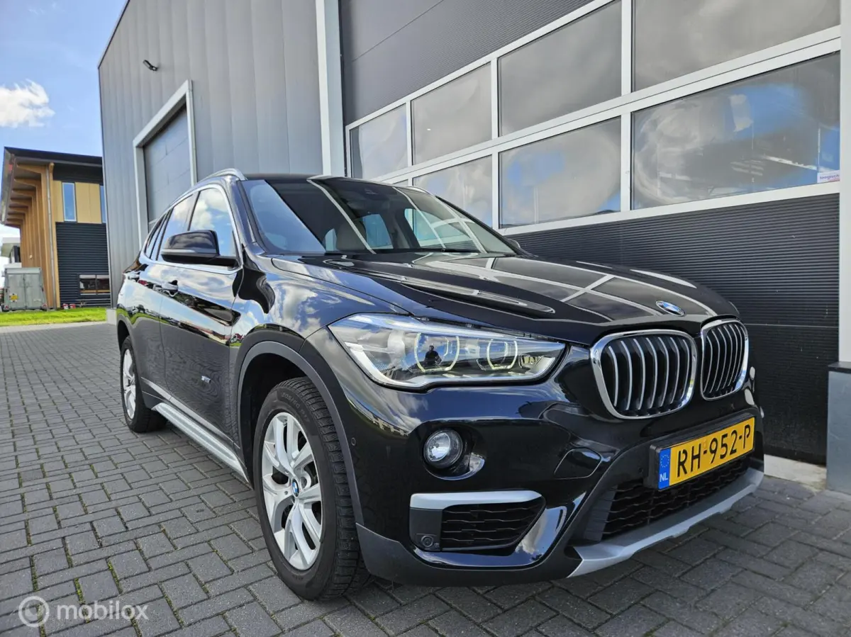 sDrive18i High Executive Automaat HUD | Camera | LED