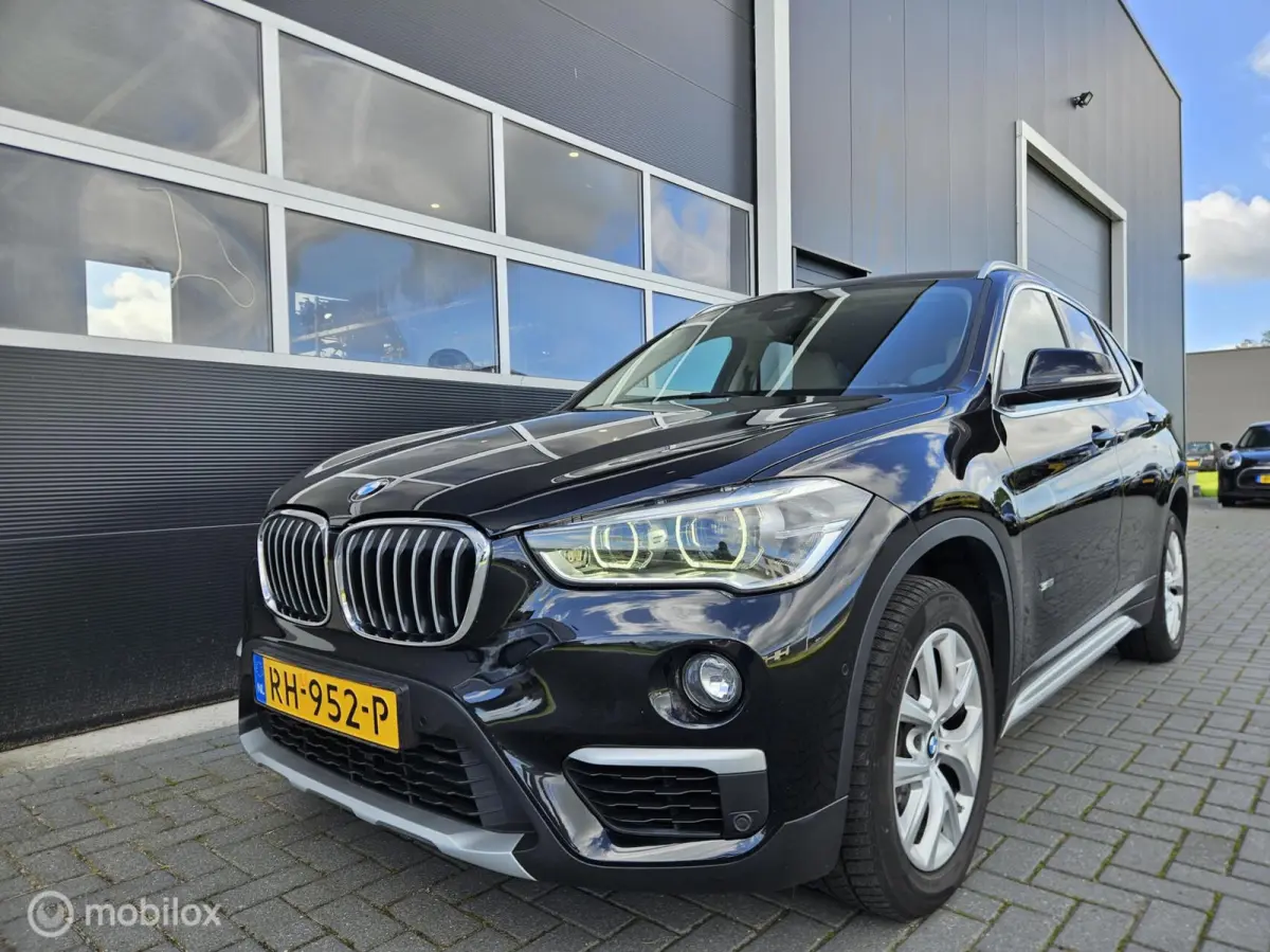 sDrive18i High Executive Automaat HUD | Camera | LED