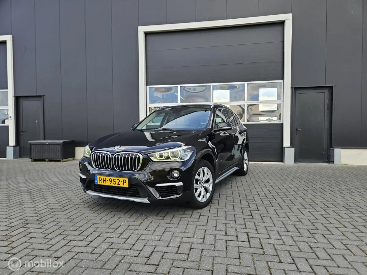 sDrive18i High Executive Automaat HUD | Camera | LED
