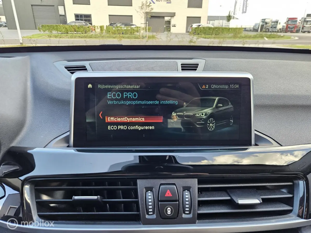 sDrive18i High Executive Automaat HUD | Camera | LED