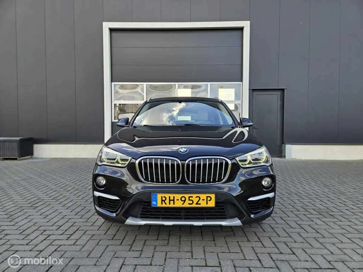sDrive18i High Executive Automaat HUD | Camera | LED