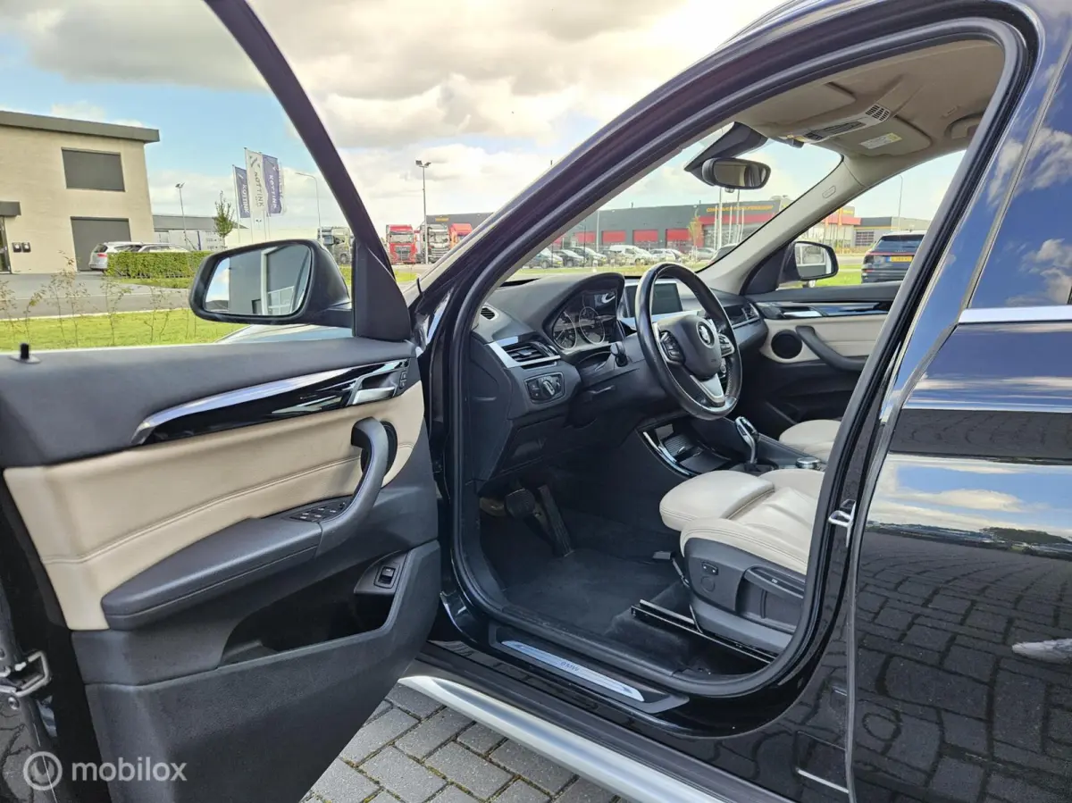 sDrive18i High Executive Automaat HUD | Camera | LED