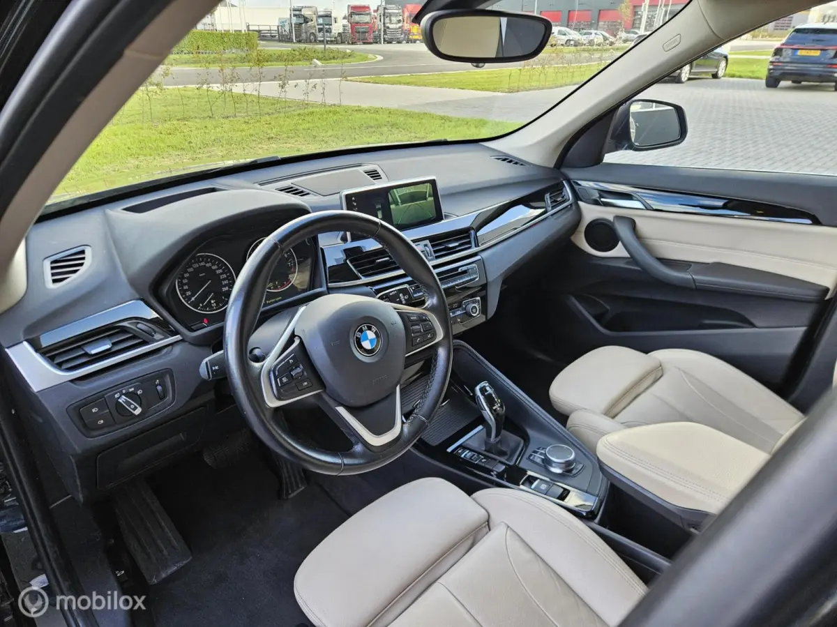 sDrive18i High Executive Automaat HUD | Camera | LED