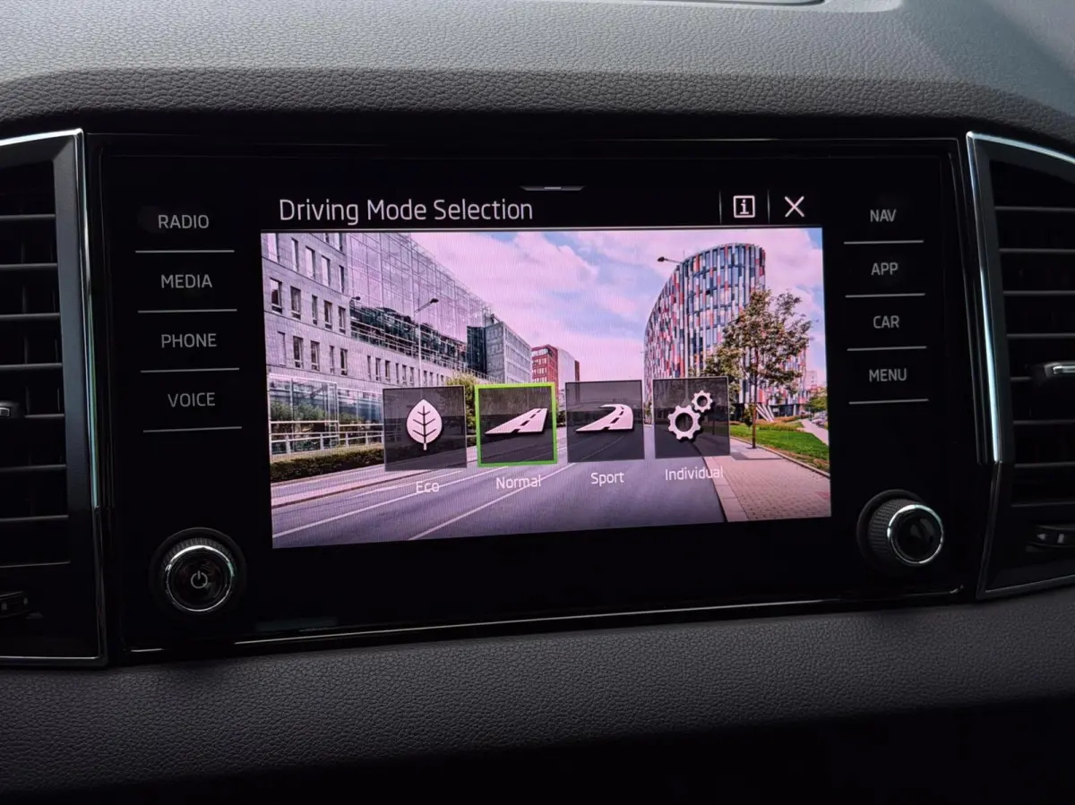 1.5 TSI ACT DSG AUT. Business Edition Plus TREKH | STOEL/STUURVERW | ADAPT.CRUISE | CARPLAY | DIGI.DASHB | KEYLESS | ELEK.A.KLEP