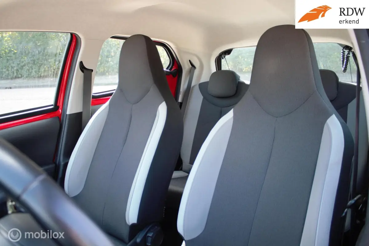 1.0 VVT-i x-play Camera & Cruise control