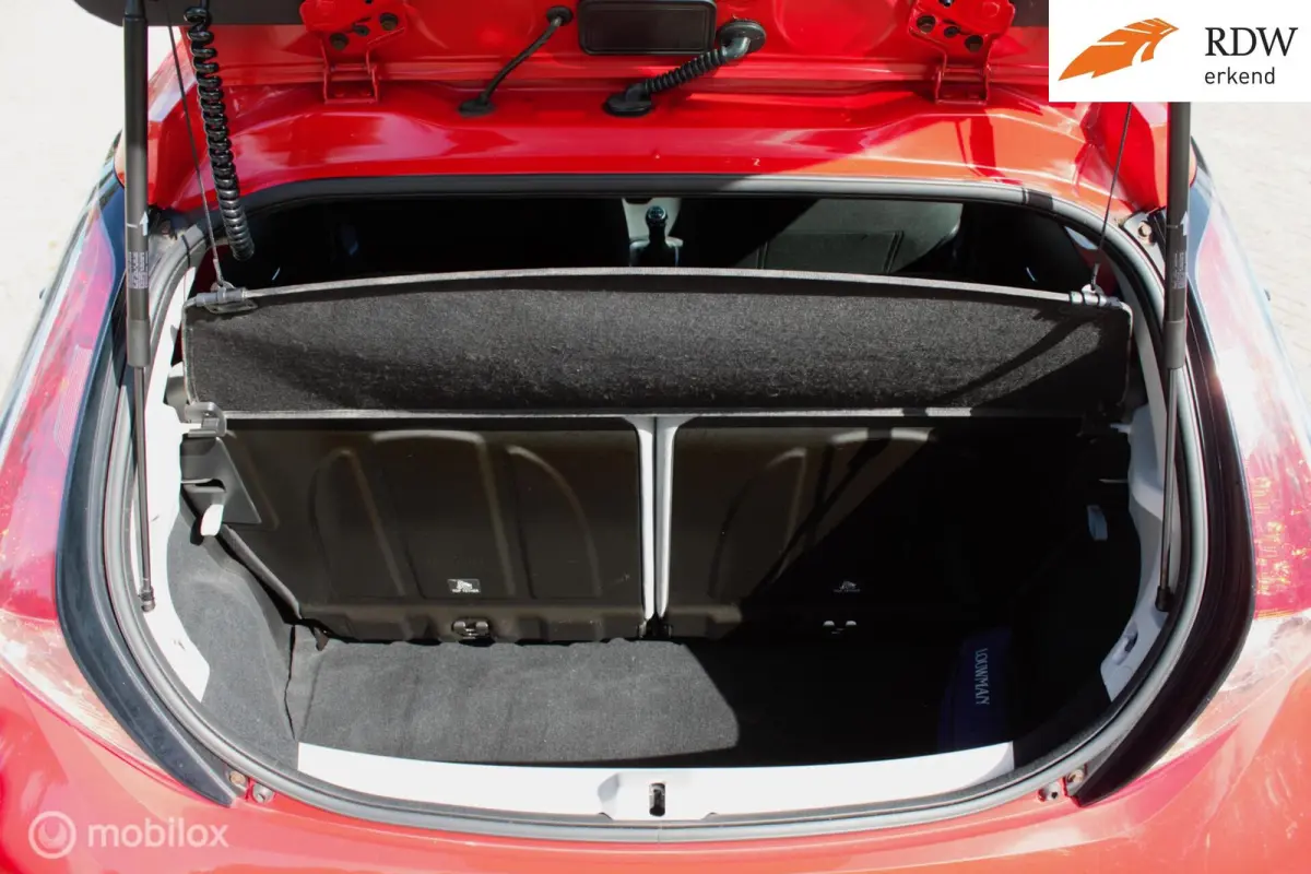 1.0 VVT-i x-play Camera & Cruise control