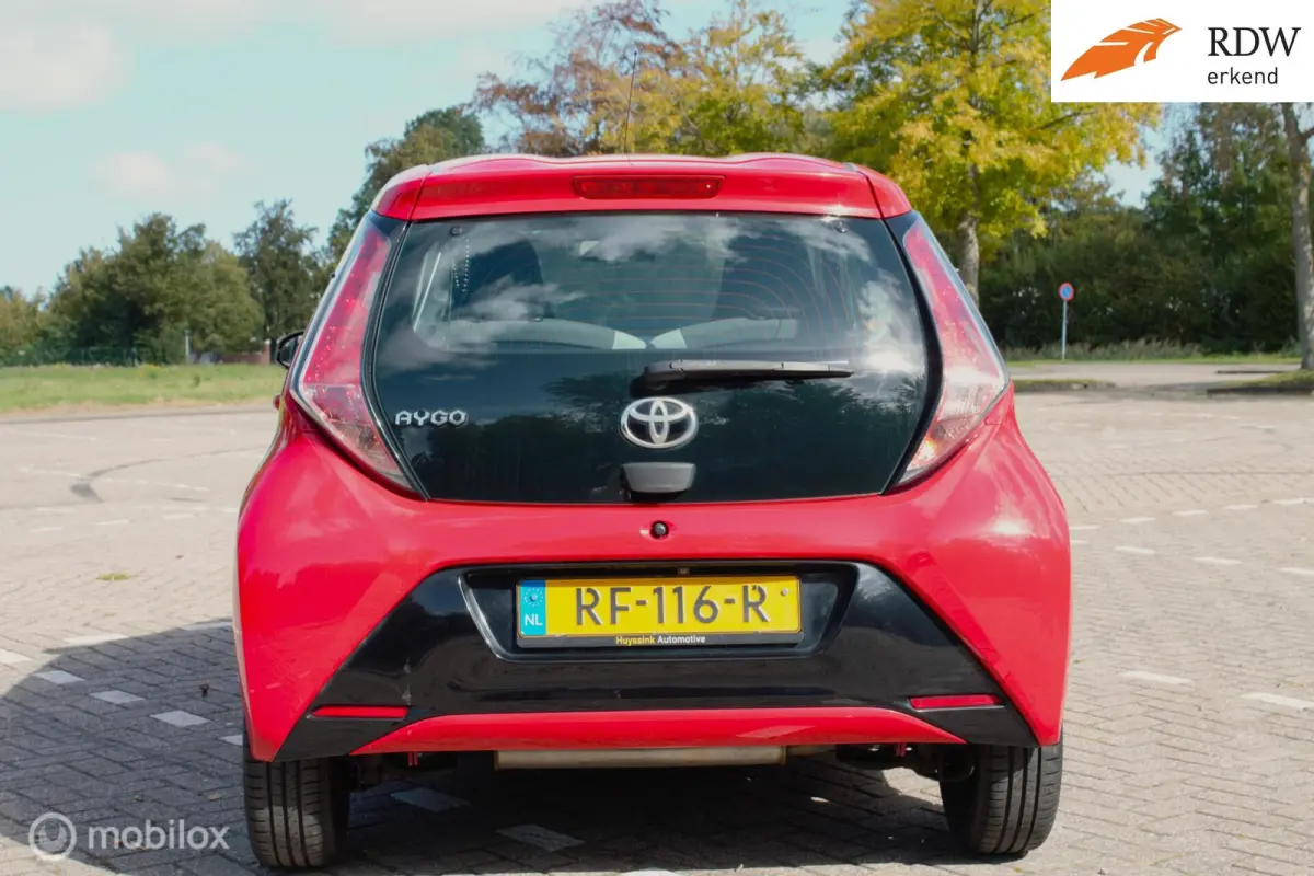 1.0 VVT-i x-play Camera & Cruise control