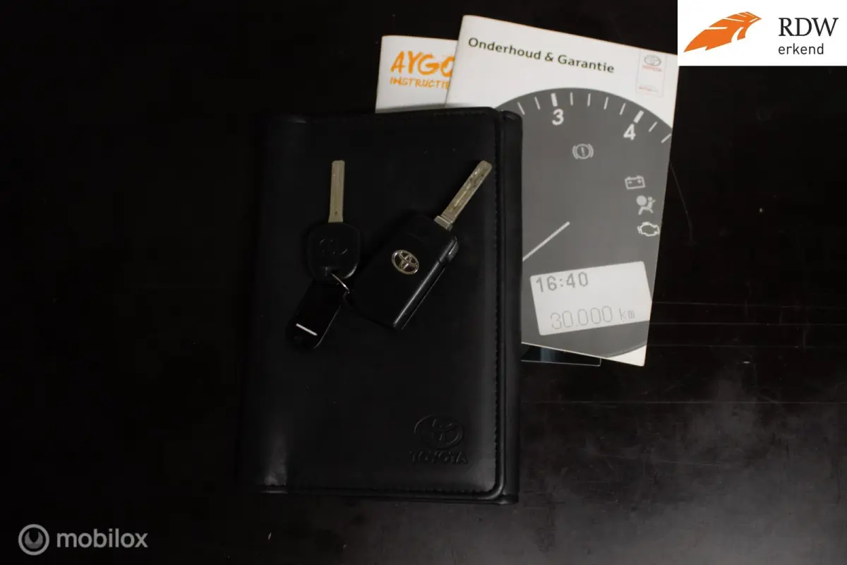 1.0 VVT-i x-play Camera & Cruise control