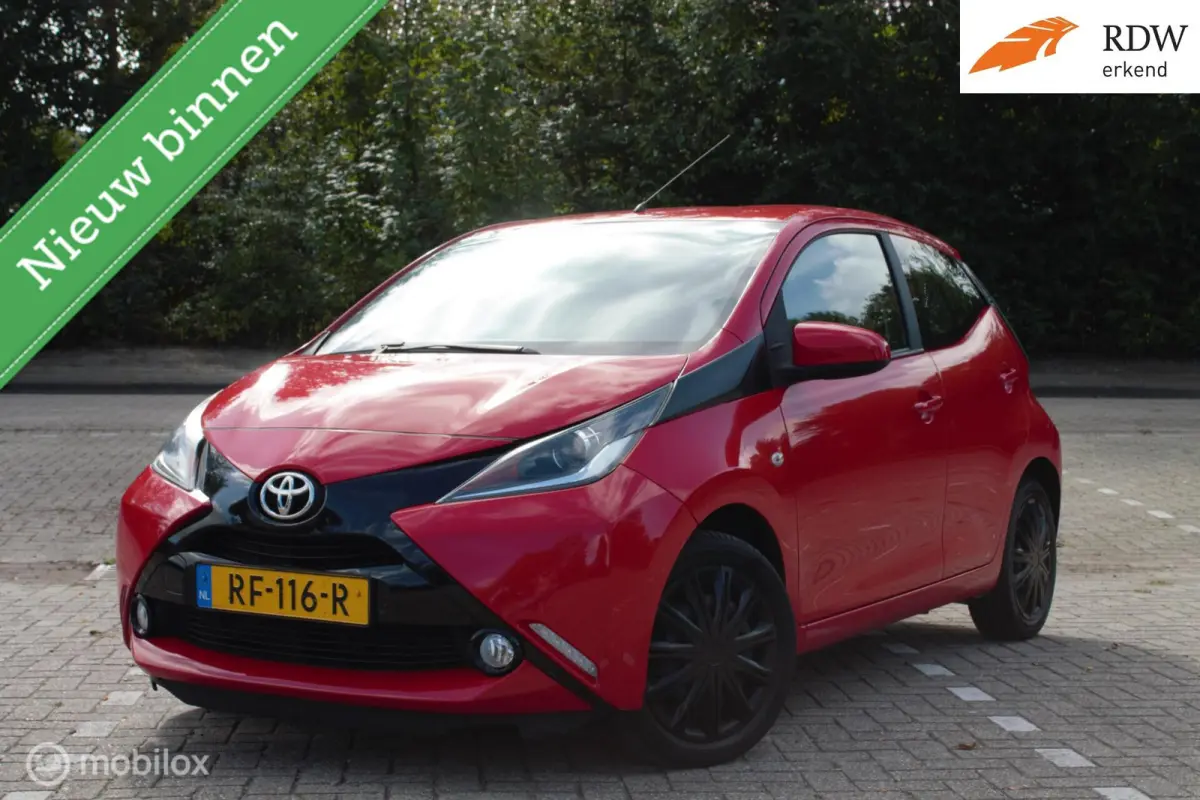 1.0 VVT-i x-play Camera & Cruise control