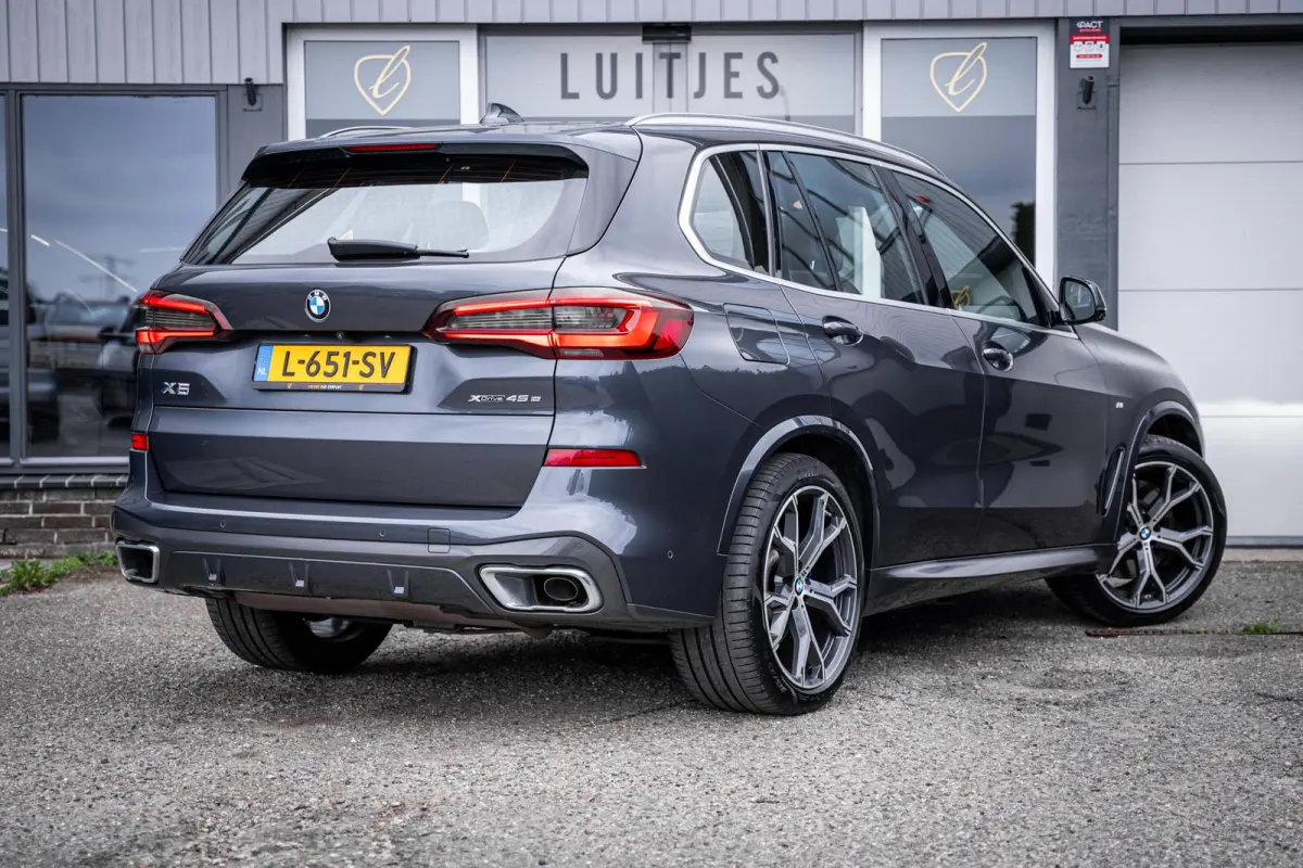 xDrive45e M-Sport NL-auto|1e-eig.|Pano|Laser|H&K|Elek-Trekhaak|360°|Dealeronderhouden