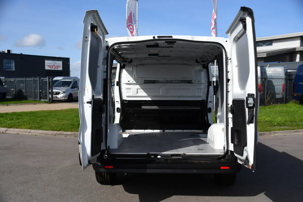 2.0 dCi 150 T29 L1H1 PB Edition Camer, Cruise, Carplay, LED, 2 x Schuifdeur, Automaat, Sensoren, CLIMA, Multimedia, 150pk, Keyless, Uniek!
