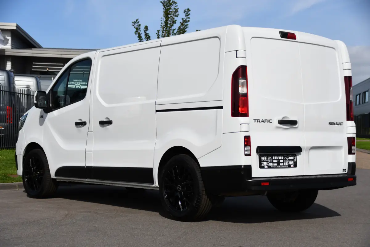 2.0 dCi 150 T29 L1H1 PB Edition Camer, Cruise, Carplay, LED, 2 x Schuifdeur, Automaat, Sensoren, CLIMA, Multimedia, 150pk, Keyless, Uniek!