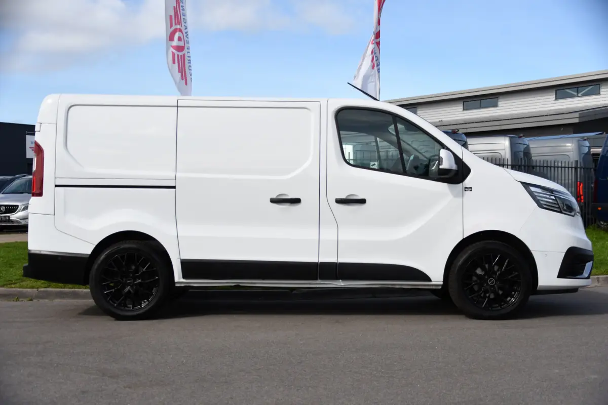 2.0 dCi 150 T29 L1H1 PB Edition Camer, Cruise, Carplay, LED, 2 x Schuifdeur, Automaat, Sensoren, CLIMA, Multimedia, 150pk, Keyless, Uniek!