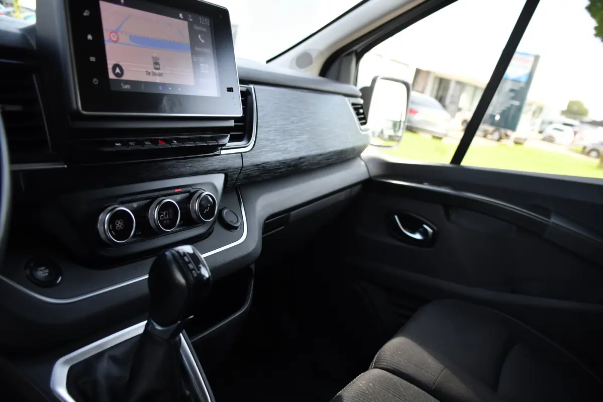 2.0 dCi 150 T29 L1H1 PB Edition Camer, Cruise, Carplay, LED, 2 x Schuifdeur, Automaat, Sensoren, CLIMA, Multimedia, 150pk, Keyless, Uniek!