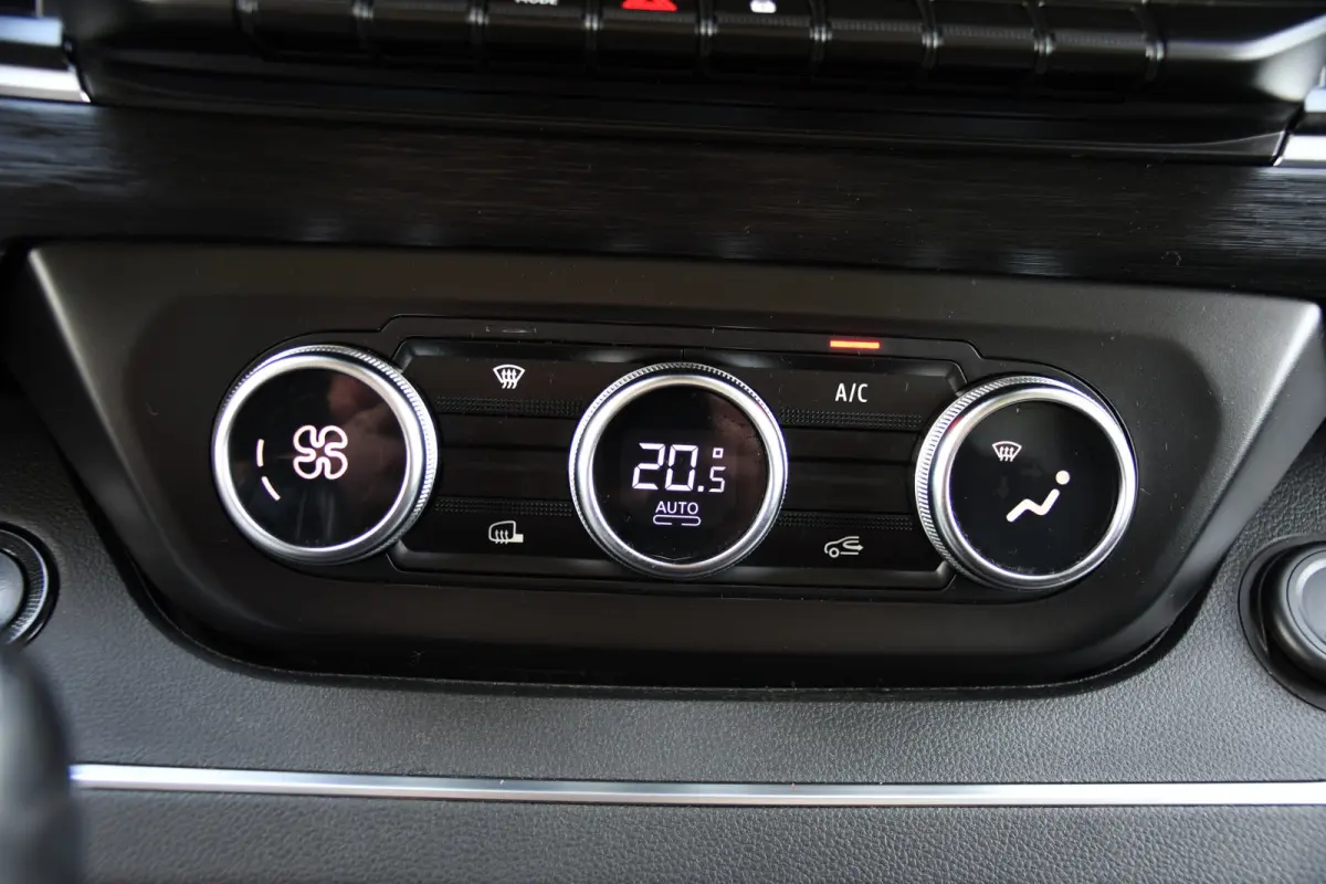 2.0 dCi 150 T29 L1H1 PB Edition Camer, Cruise, Carplay, LED, 2 x Schuifdeur, Automaat, Sensoren, CLIMA, Multimedia, 150pk, Keyless, Uniek!