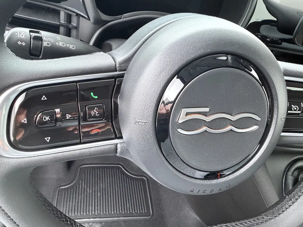 Torino | 10,25" touchscreen radio met Bluetooth, DAB & USB | Automatische airconditioning | Cruise control