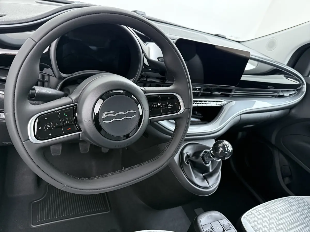 Torino | 10,25" touchscreen radio met Bluetooth, DAB & USB | Automatische airconditioning | Cruise control