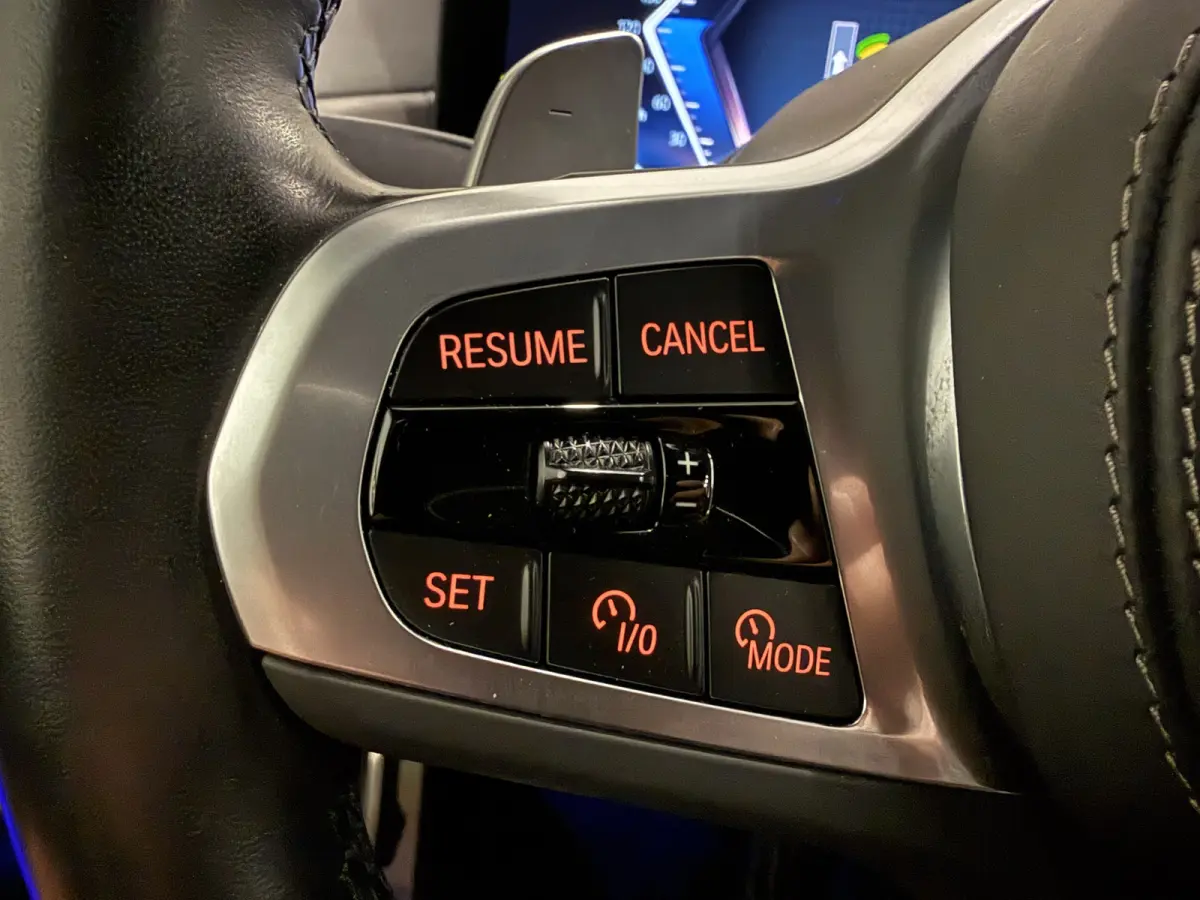 xDrive50e M-Sport SKYSCRAPER/PANO-SKY LOUNGE/TREKHAAK/MERINO LEER COMFORT/LUCHTVERING/H&K/20"M-SPORT/KEYLESS/CAMERA/SHADOW-LINE/NET OH BEURT GEHAD BIJ BMW DEALER/ABSOLUTE NIEUWSTAAT/BTW-AUTO