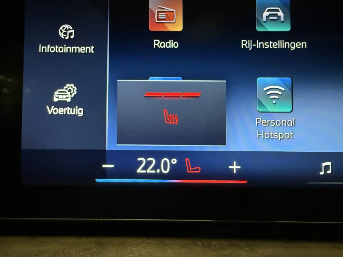 xDrive50e M-Sport SKYSCRAPER/PANO-SKY LOUNGE/TREKHAAK/MERINO LEER COMFORT/LUCHTVERING/H&K/20"M-SPORT/KEYLESS/CAMERA/SHADOW-LINE/NET OH BEURT GEHAD BIJ BMW DEALER/ABSOLUTE NIEUWSTAAT/BTW-AUTO