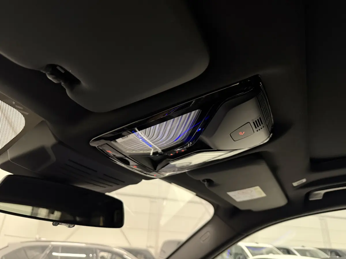 xDrive50e M-Sport SKYSCRAPER/PANO-SKY LOUNGE/TREKHAAK/MERINO LEER COMFORT/LUCHTVERING/H&K/20"M-SPORT/KEYLESS/CAMERA/SHADOW-LINE/NET OH BEURT GEHAD BIJ BMW DEALER/ABSOLUTE NIEUWSTAAT/BTW-AUTO