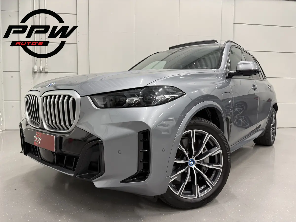 xDrive50e M-Sport SKYSCRAPER/PANO-SKY LOUNGE/TREKHAAK/MERINO LEER COMFORT/LUCHTVERING/H&K/20"M-SPORT/KEYLESS/CAMERA/SHADOW-LINE/NET OH BEURT GEHAD BIJ BMW DEALER/ABSOLUTE NIEUWSTAAT/BTW-AUTO