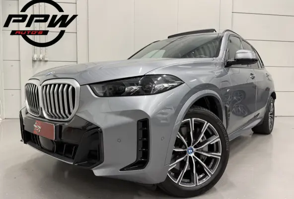 xDrive50e M-Sport SKYSCRAPER/PANO-SKY LOUNGE/TREKHAAK/MERINO LEER COMFORT/LUCHTVERING/H&K/20"M-SPORT/KEYLESS/CAMERA/SHADOW-LINE/NET OH BEURT GEHAD BIJ BMW DEALER/ABSOLUTE NIEUWSTAAT/BTW-AUTO