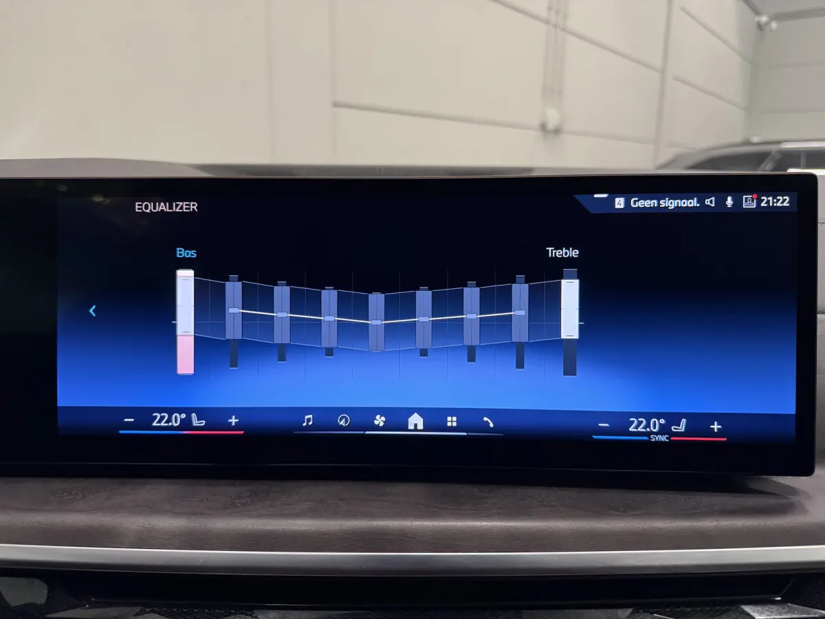 xDrive50e M-Sport SKYSCRAPER/PANO-SKY LOUNGE/TREKHAAK/MERINO LEER COMFORT/LUCHTVERING/H&K/20"M-SPORT/KEYLESS/CAMERA/SHADOW-LINE/NET OH BEURT GEHAD BIJ BMW DEALER/ABSOLUTE NIEUWSTAAT/BTW-AUTO