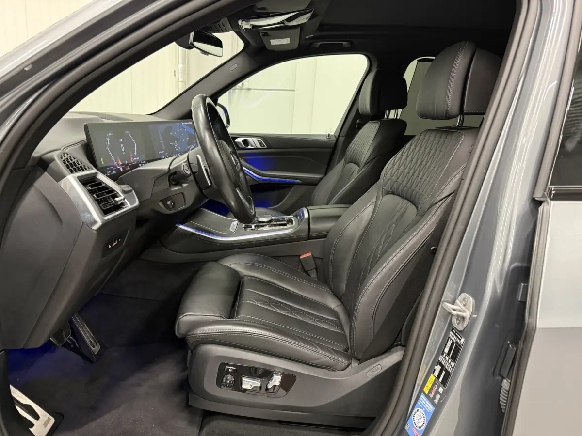 xDrive50e M-Sport SKYSCRAPER/PANO-SKY LOUNGE/TREKHAAK/MERINO LEER COMFORT/LUCHTVERING/H&K/20"M-SPORT/KEYLESS/CAMERA/SHADOW-LINE/NET OH BEURT GEHAD BIJ BMW DEALER/ABSOLUTE NIEUWSTAAT/BTW-AUTO