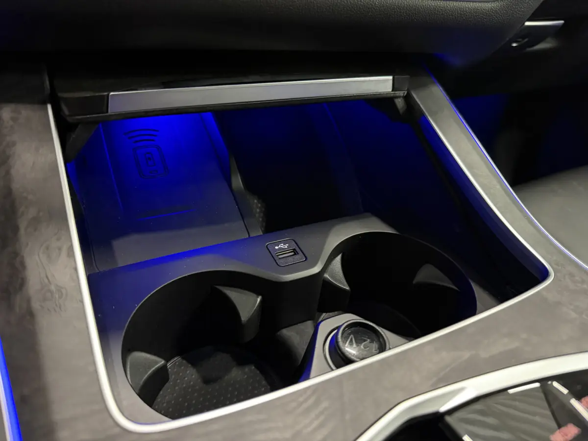 xDrive50e M-Sport SKYSCRAPER/PANO-SKY LOUNGE/TREKHAAK/MERINO LEER COMFORT/LUCHTVERING/H&K/20"M-SPORT/KEYLESS/CAMERA/SHADOW-LINE/NET OH BEURT GEHAD BIJ BMW DEALER/ABSOLUTE NIEUWSTAAT/BTW-AUTO