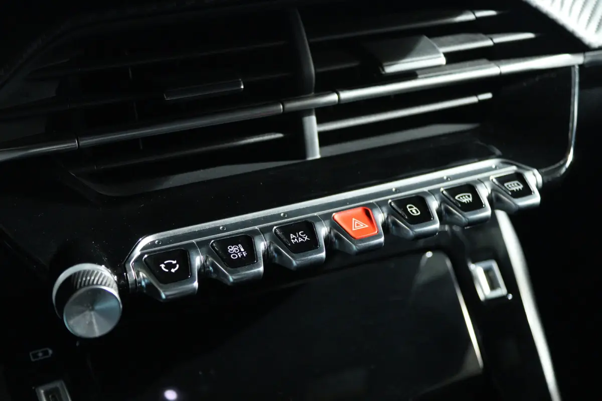 1.2 Turbo Allure | Cruise Control | Trekhaak | Navigatie | Carplay | 17 Inch | Climate Control | LED | Sensoren