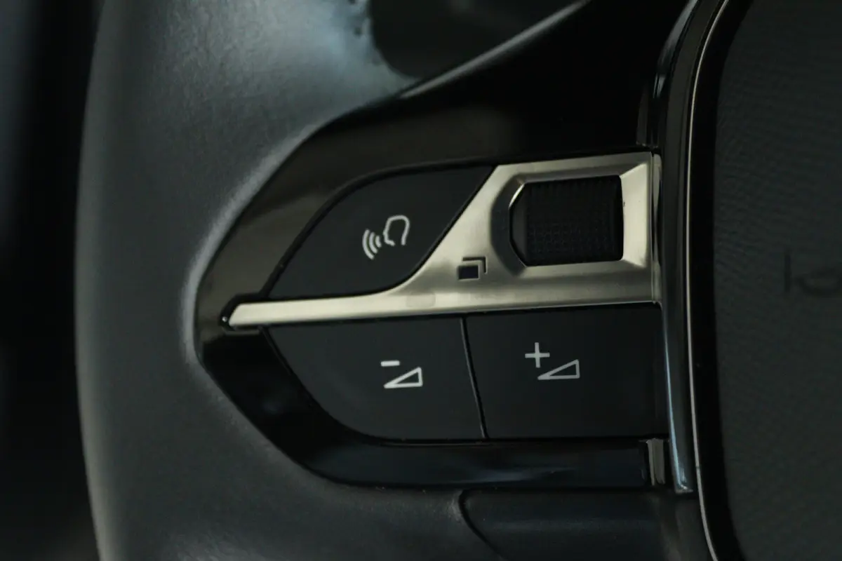 1.2 Turbo Allure | Cruise Control | Trekhaak | Navigatie | Carplay | 17 Inch | Climate Control | LED | Sensoren