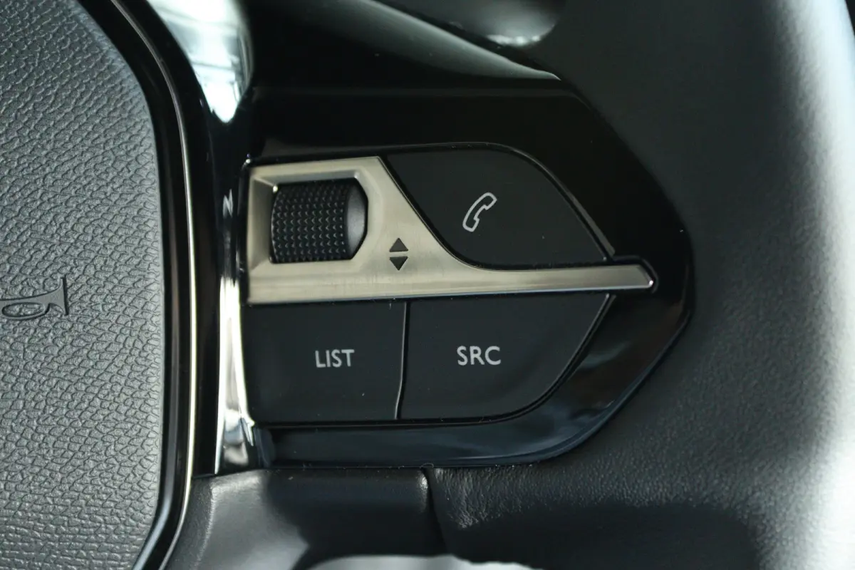 1.2 Turbo Allure | Cruise Control | Trekhaak | Navigatie | Carplay | 17 Inch | Climate Control | LED | Sensoren