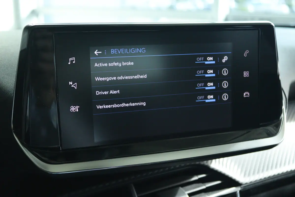 1.2 Turbo Allure | Cruise Control | Trekhaak | Navigatie | Carplay | 17 Inch | Climate Control | LED | Sensoren