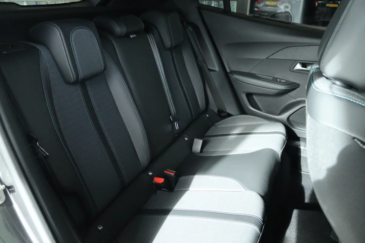 1.2 Turbo Allure | Cruise Control | Trekhaak | Navigatie | Carplay | 17 Inch | Climate Control | LED | Sensoren