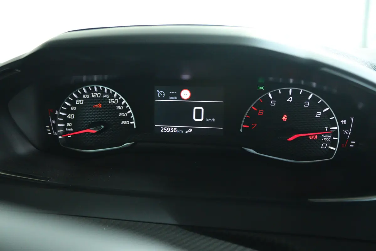 1.2 Turbo Allure | Cruise Control | Trekhaak | Navigatie | Carplay | 17 Inch | Climate Control | LED | Sensoren