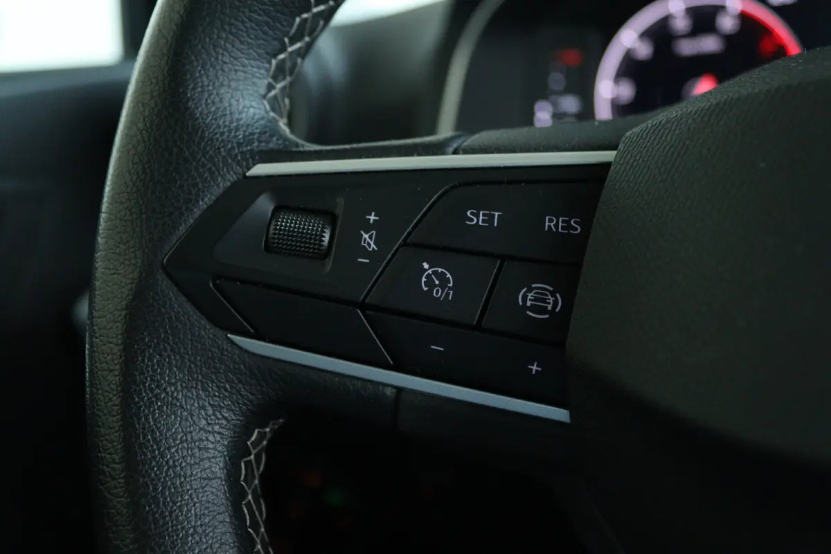 1.0 EcoTSI Style Business Intense | Cruise Control | Stoelverwarming | Navi | Carplay | Climate Control | Digital Cockpit | LED | LMV