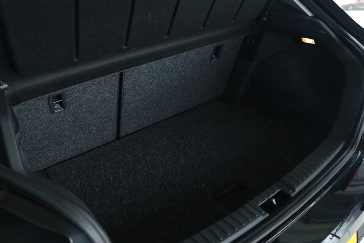 1.0 EcoTSI Style Business Intense | Cruise Control | Stoelverwarming | Navi | Carplay | Climate Control | Digital Cockpit | LED | LMV