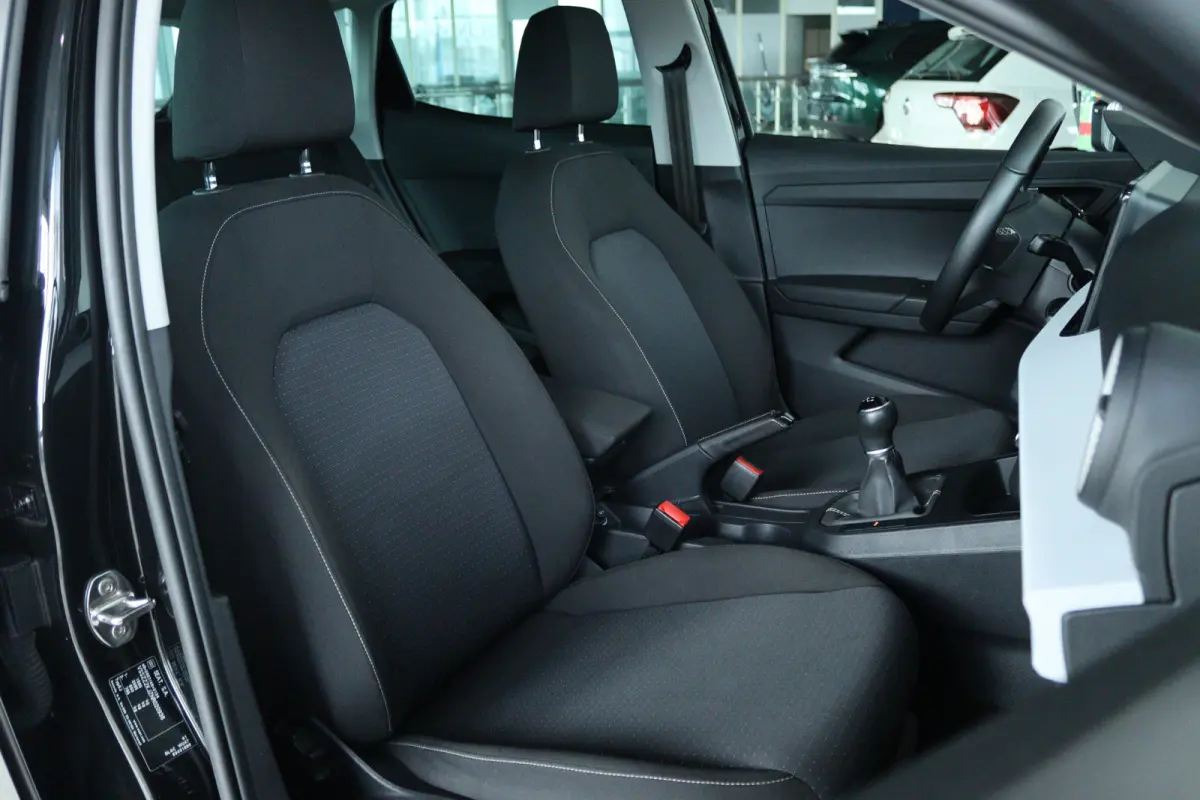 1.0 EcoTSI Style Business Intense | Cruise Control | Stoelverwarming | Navi | Carplay | Climate Control | Digital Cockpit | LED | LMV