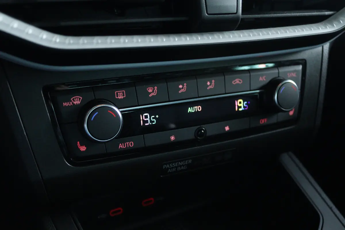 1.0 EcoTSI Style Business Intense | Cruise Control | Stoelverwarming | Navi | Carplay | Climate Control | Digital Cockpit | LED | LMV